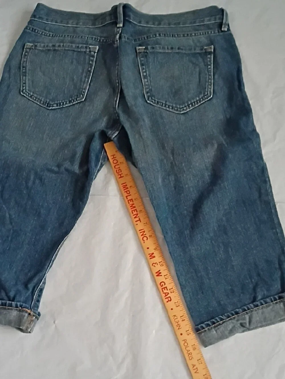 The Diva Women's Blue Rolled-Cuff Distressed Capri Jeans Old Navy Size 10